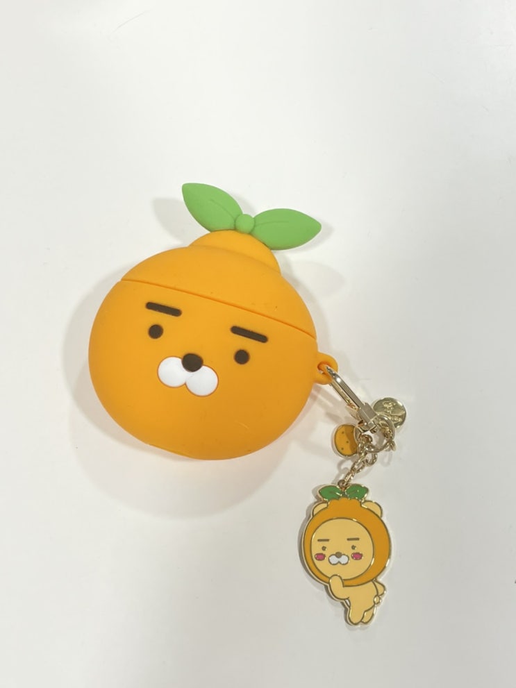  [잡화/남돈내산] 카카오프렌즈 제주 한라봉 라이언 에어팟케이스+에어팟키링 리뷰 - 제주 면세리스트추천품