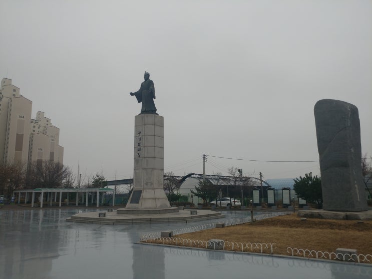 광개토태왕광장 - 광개토태왕비와 동상 (구리시 교문동)