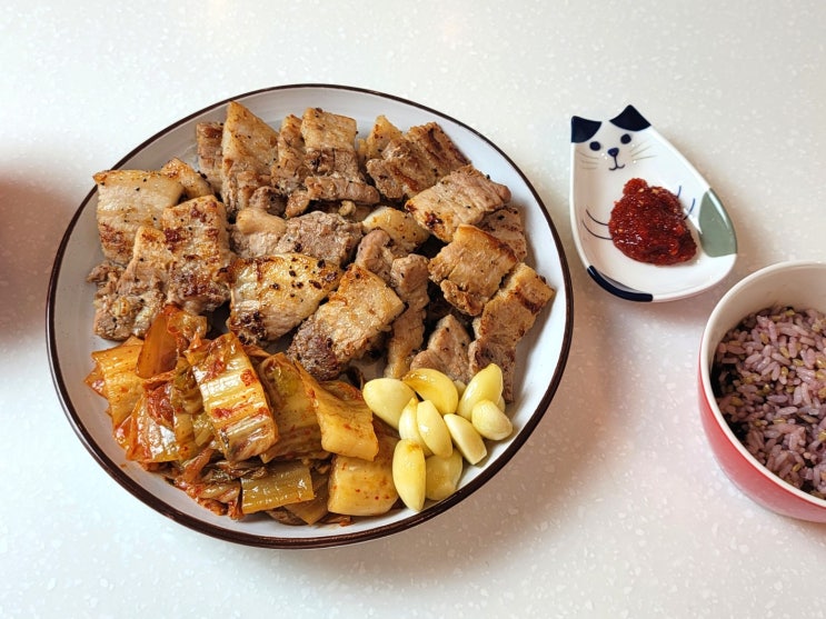  벌집삼겹살 김치삼겹 한끼 - 왕조실록 벌집 삼겹살