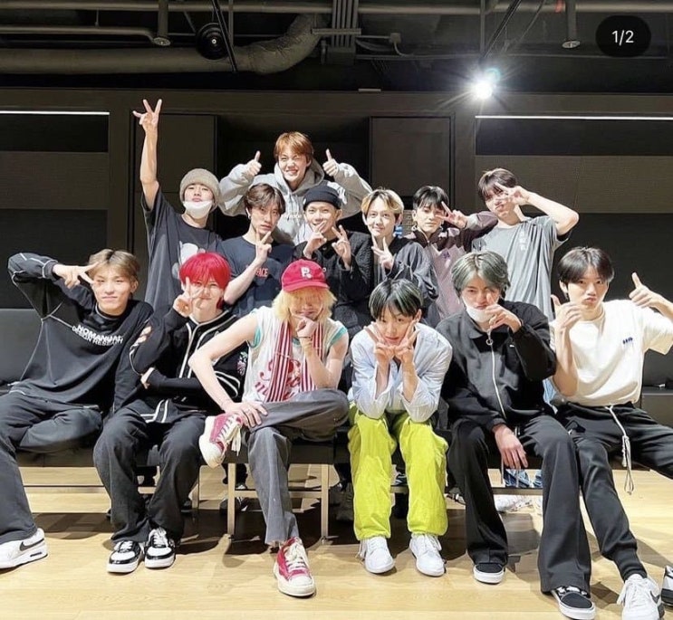 소속사 후배 트레저 만난 지디 소속사 후배 트레저 만난 지디