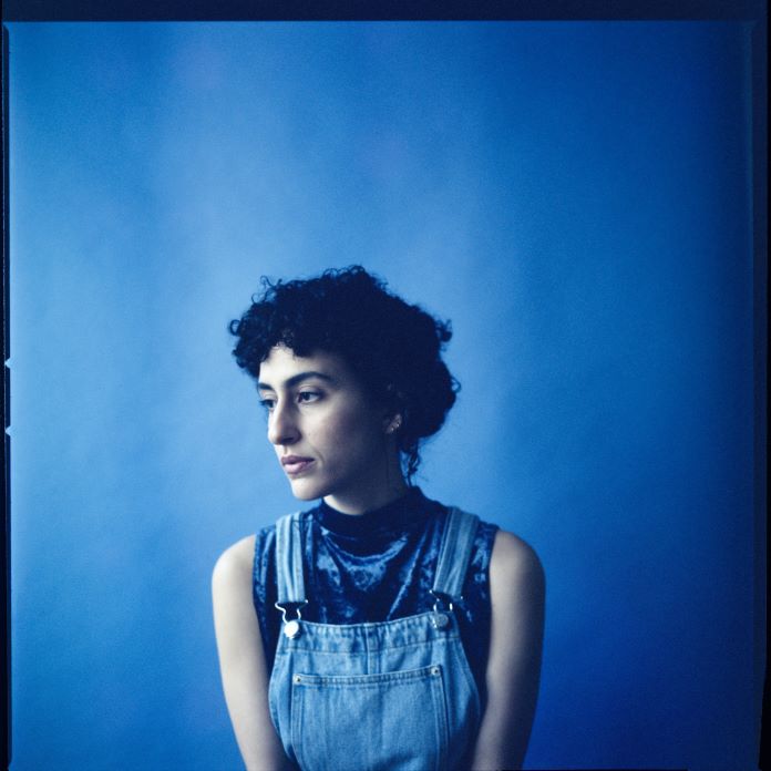  Muna Ileiwat, 인디 싱어송라이터 새로운 싱글 'A Way Out' 영상