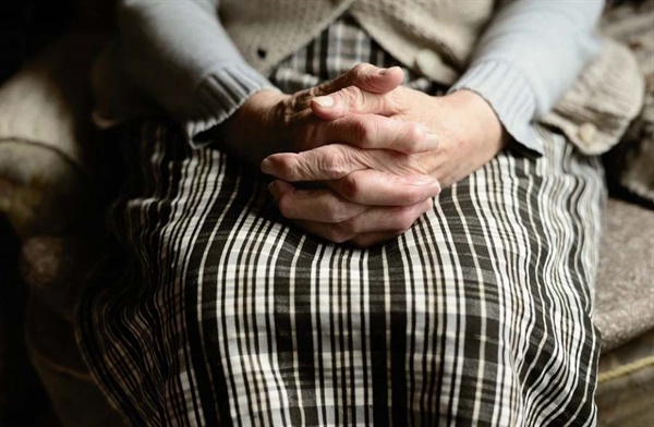 어르신에게 했던 말 또 하고 또 하고... 간호사님 감사합니다 어르신에게 했던 말 또 하고 또 하고... 간호사님 감사합니다