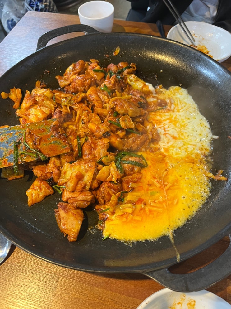  상상 이상으로 맛있었던 홍대 치즈 닭갈비 맛집 신미경 홍대 닭갈비