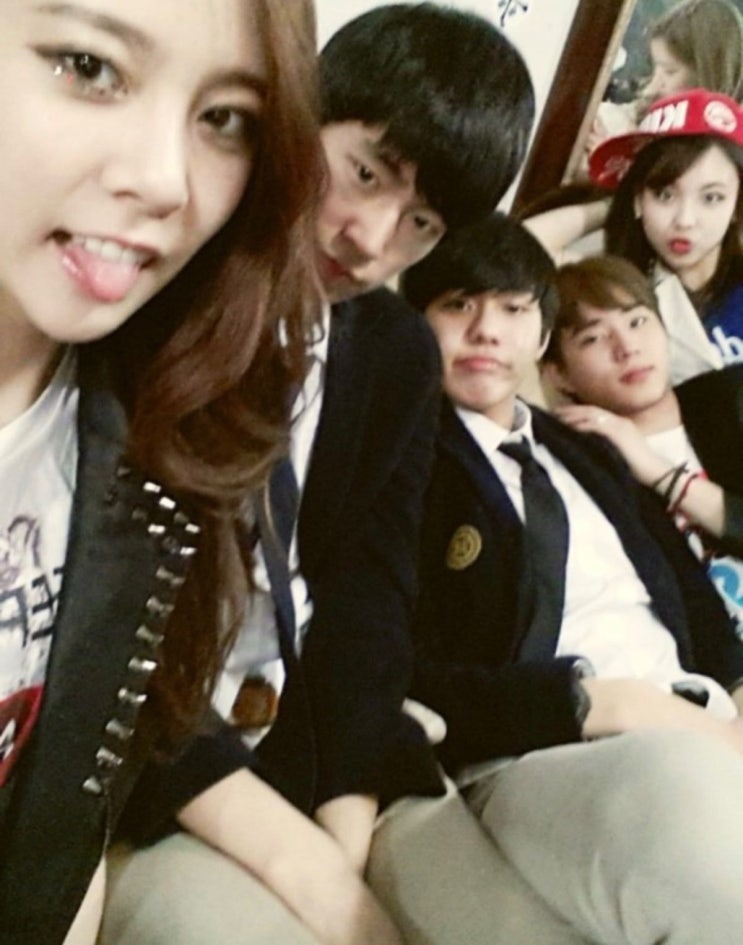 JYP 연습생 시절의 안효섭, 박서함, 데이식스 영케이, 트와이스 나연 단체샷 JYP 연습생 시절의 안효섭, 박서함, 데이식스 영케이, 트와이스 나연 단체샷