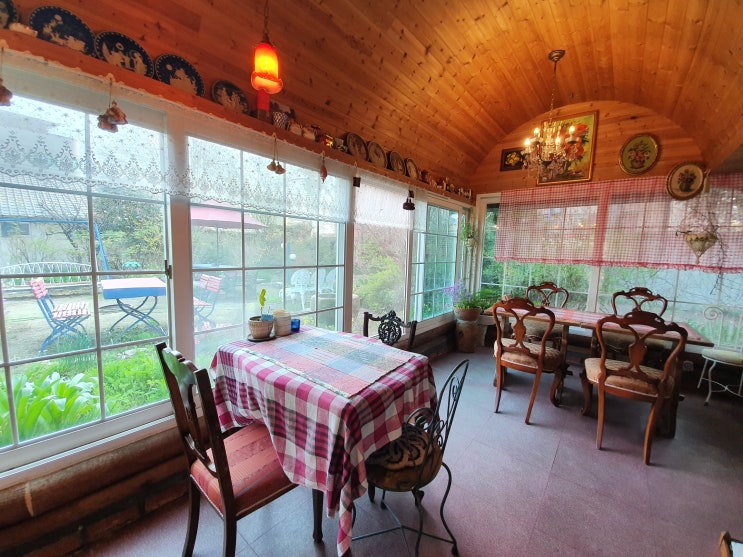 전주 기자촌 재개발 구역 빈티지 & 앤틱 카페 [향기품은뜰]