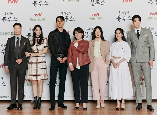 'tvN 드라마' 우리들의 블루스, 7년째 공개 열애 중인 김우빈·신민아 커플 뜨거운 반응 'tvN 드라마' 우리들의 블루스, 7년째 공개 열애 중인 김우빈·신민아 커플 뜨거운 반응