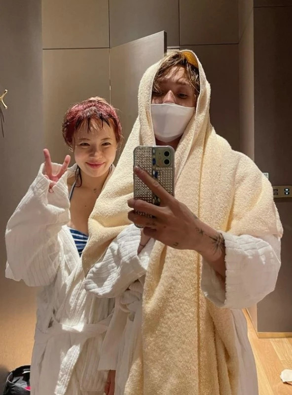 '6년째 열애 중인' 현아던, 제주도 호텔 수영장에서 데이트 "혹시 신혼여행 중?" '6년째 열애 중인' 현아던, 제주도 호텔 수영장에서 데이트 "혹시 신혼여행 중?"