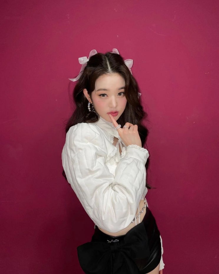 아이브 장원영, 비현실적인 다리 길이와 비율 자랑해 "기럭지 인증에 모두 감탄했다" 아이브 장원영, 비현실적인 다리 길이와 비율 자랑해 "기럭지 인증에 모두 감탄했다"
