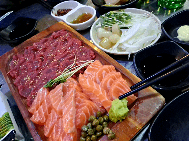  [종각 광안리] 육회와 연어를 반반 맛볼수있는 술집 겸 맛집