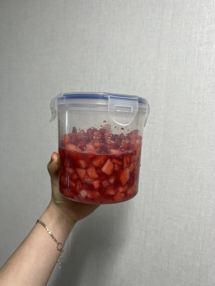 죽어가는 딸기 살리기 [수제 딸기청]ㅠ넘맛있어 눙물이나 이제 카페안가도대~