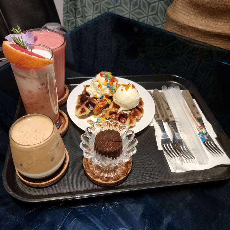  [양림동 카페 양림동 디저트] 풀 : 경옥양갱 크로플 버터크림라떼 딸기스무디로 한옥 즐기기