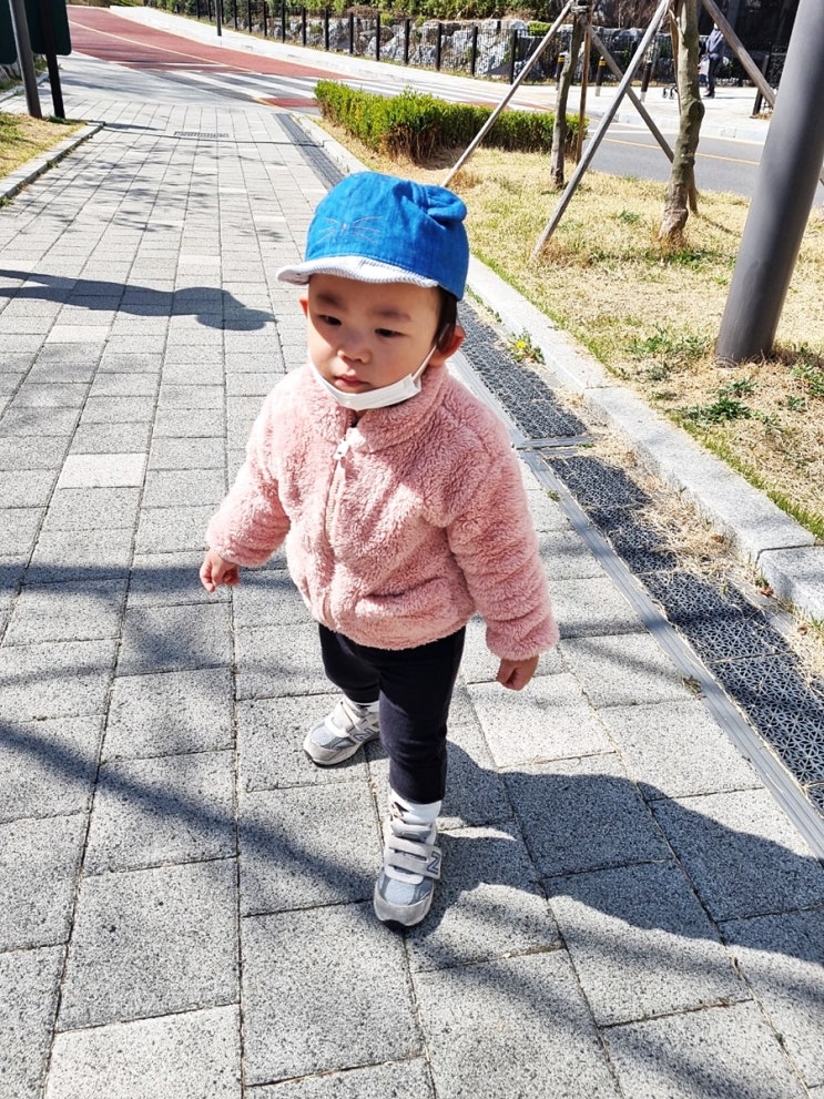  외출을 많이 하고 있는 축복씨 (엄마랑 함께하는 하루)
