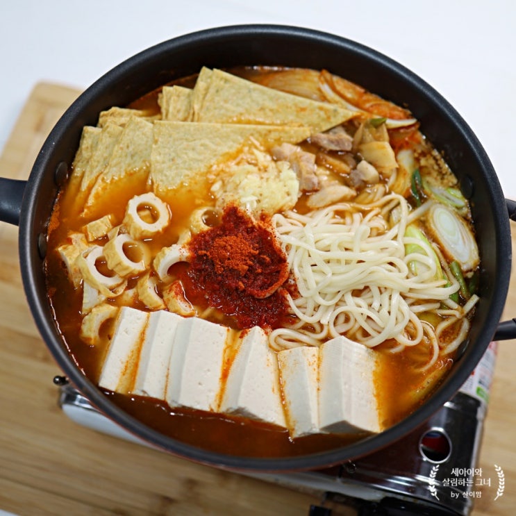  돼지고기 김치찌개 맛있게 끓이는법 인사동 맛집st 어묵, 칼국수 사리 레시피