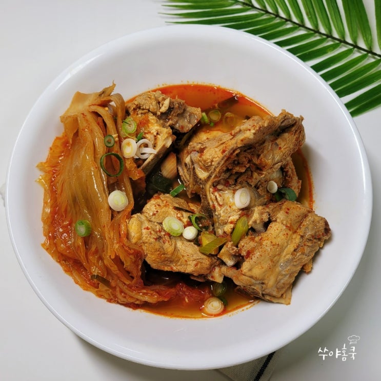 돼지등뼈김치찌개 맛있게 끓이는법 묵은지등뼈찜 만들기 돼지등뼈김치찌개 맛있게 끓이는법 묵은지등뼈찜 만들기