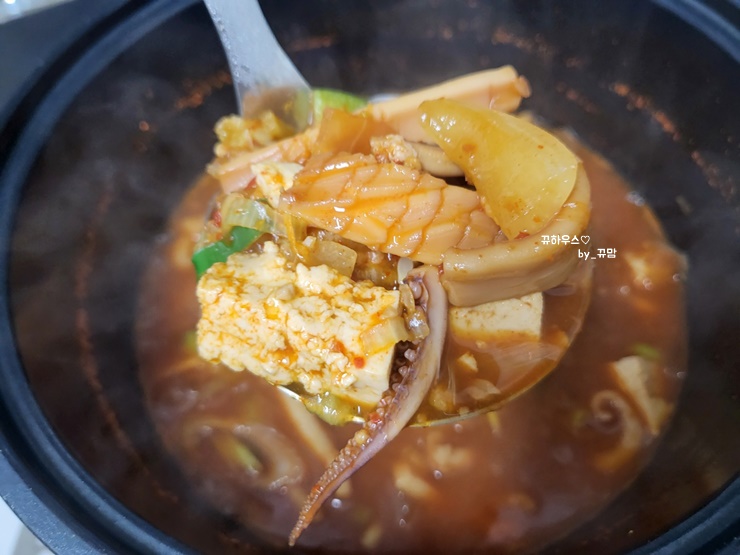  우리집의 밥도둑 칼칼한 고추장 오징어찌개