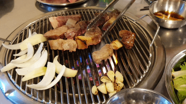  홍제역 맛집 불타는 소금구이 30년 넘은 고깃집 내돈내산