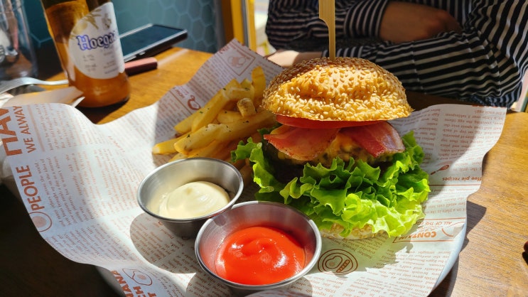 제주 애월맛집 몬스터살롱 곽지해수욕장 한우버거 제주 애월맛집 몬스터살롱 곽지해수욕장 한우버거