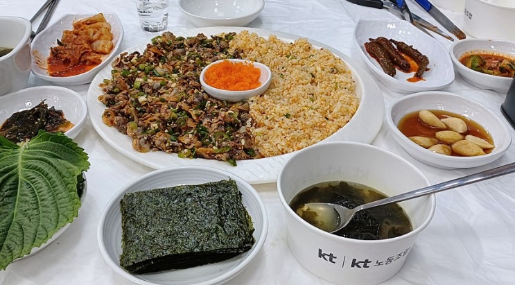  동해안 속초 대포항 먹거리 벌교 꼬막과 산낙지가 있는 남도밥상