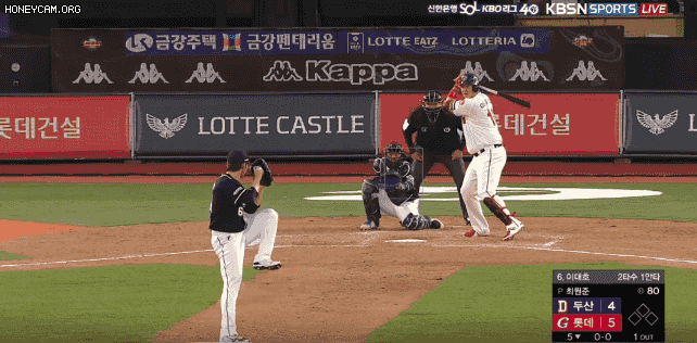 아빠가 공에 맞는걸 본 이대호 딸.gif 아빠가 공에 맞는걸 본 이대호 딸.gif