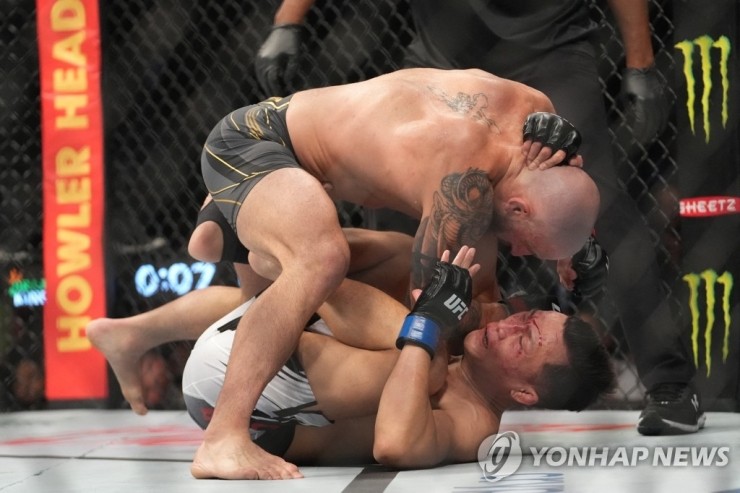정찬성, 볼카노프스키에 4R TKO패…두 번째 챔프 도전도 실패 정찬성, 볼카노프스키에 4R TKO패…두 번째 챔프 도전도 실패