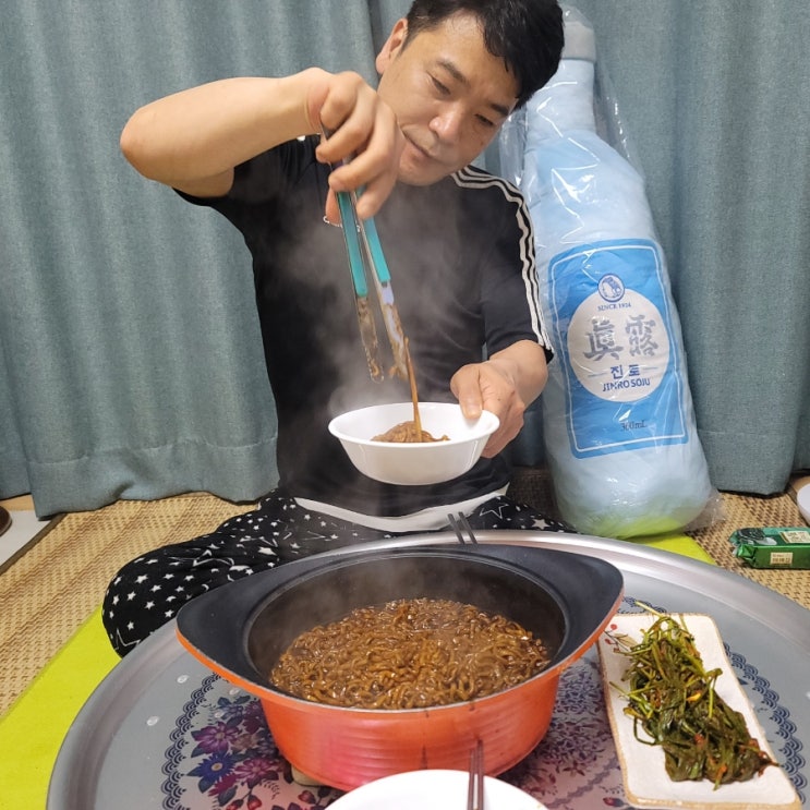  풀무원 로스팅 짜장면 매콤해요