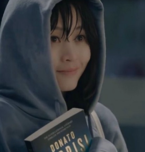  하이에나 김혜수와 주지훈이 읽던 책 도나토 카리시