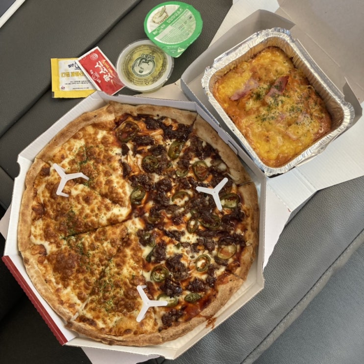  청년피자 메뉴 할라불고기 리얼치즈 반반 매콤하니 취저!