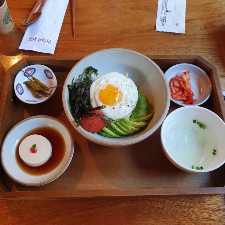  명란아보카도라이스와 항정살부추덮밥이 맛있는 '삼덕동이웃' 솔직리뷰 :)