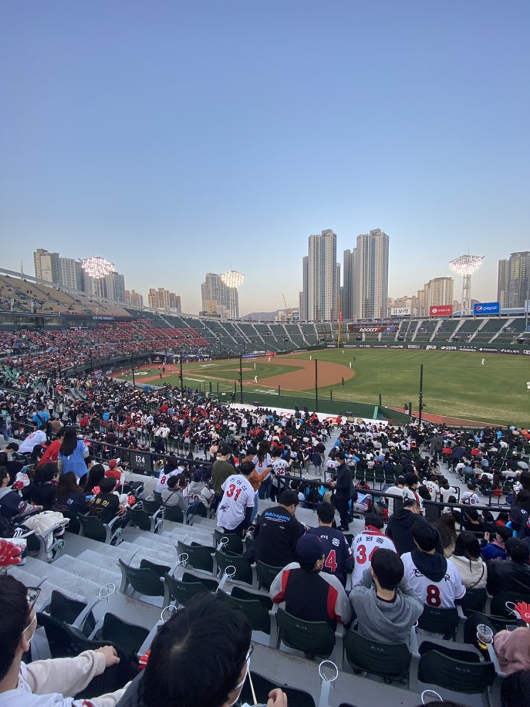  사직구장 개막전 두산전 직관(4/8) / 롯데리아 홈플러스아시아드점 / 자이언츠샵 유니폼 마킹