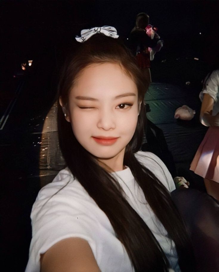 블랙핑크 제니, 미니 원피스에 롱부츠까지 블링크를 위한 젠득이 패션 뽐내 블랙핑크 제니, 미니 원피스에 롱부츠까지 블링크를 위한 젠득이 패션 뽐내