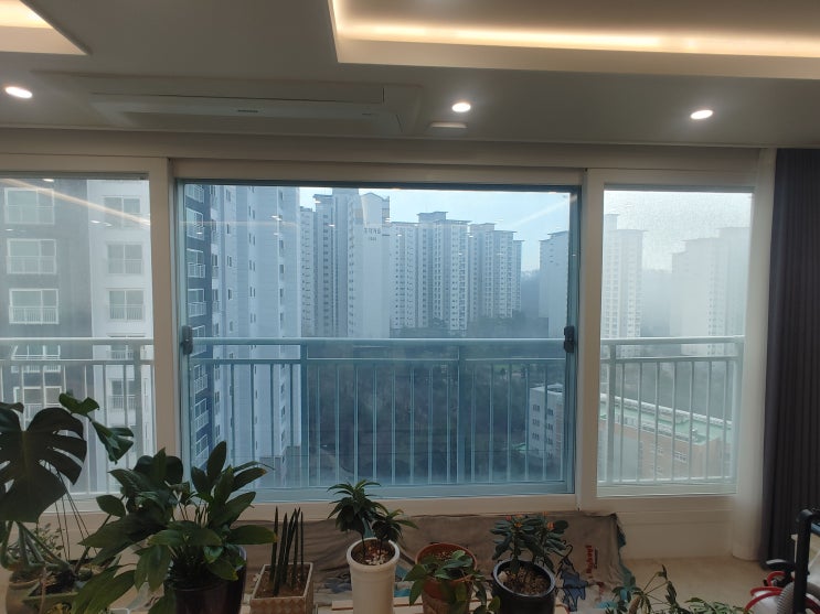  인천 아파트썬팅 청라동 가정동 석남동 아파트 거실창문 열차단썬팅 햇빛차단썬팅 저층 아파트 시선차단썬팅 시공