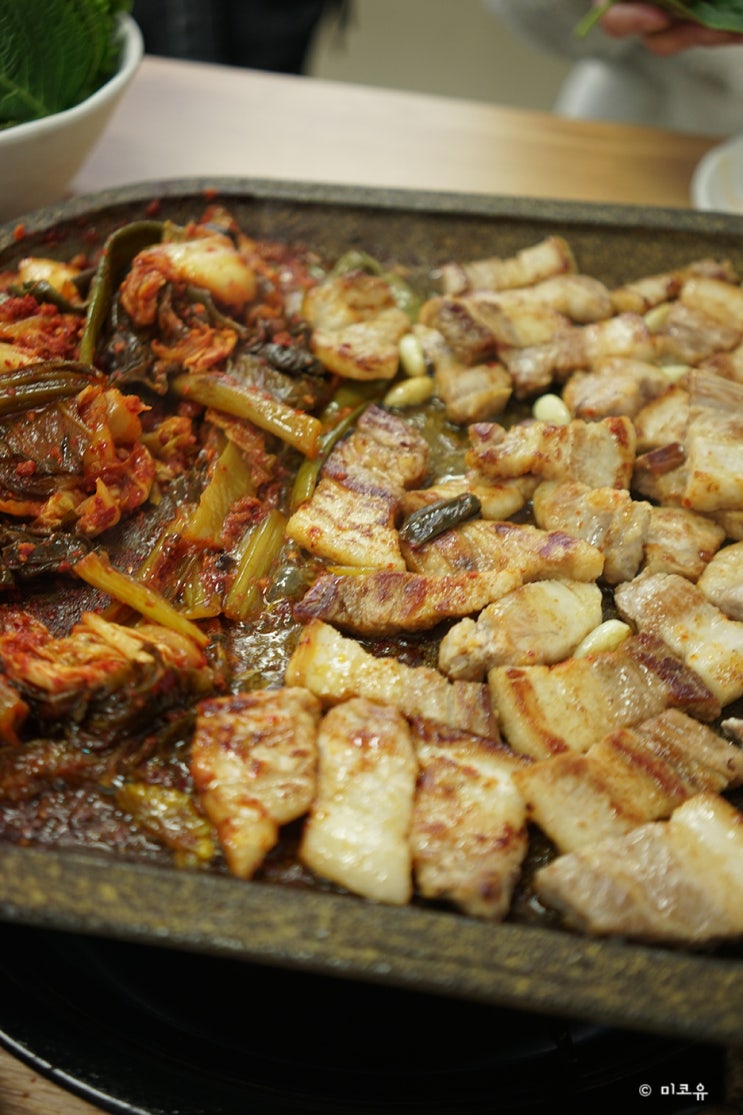  석모리 삼겹살은 김포 김치인에서 푸짐하게 맛봐요