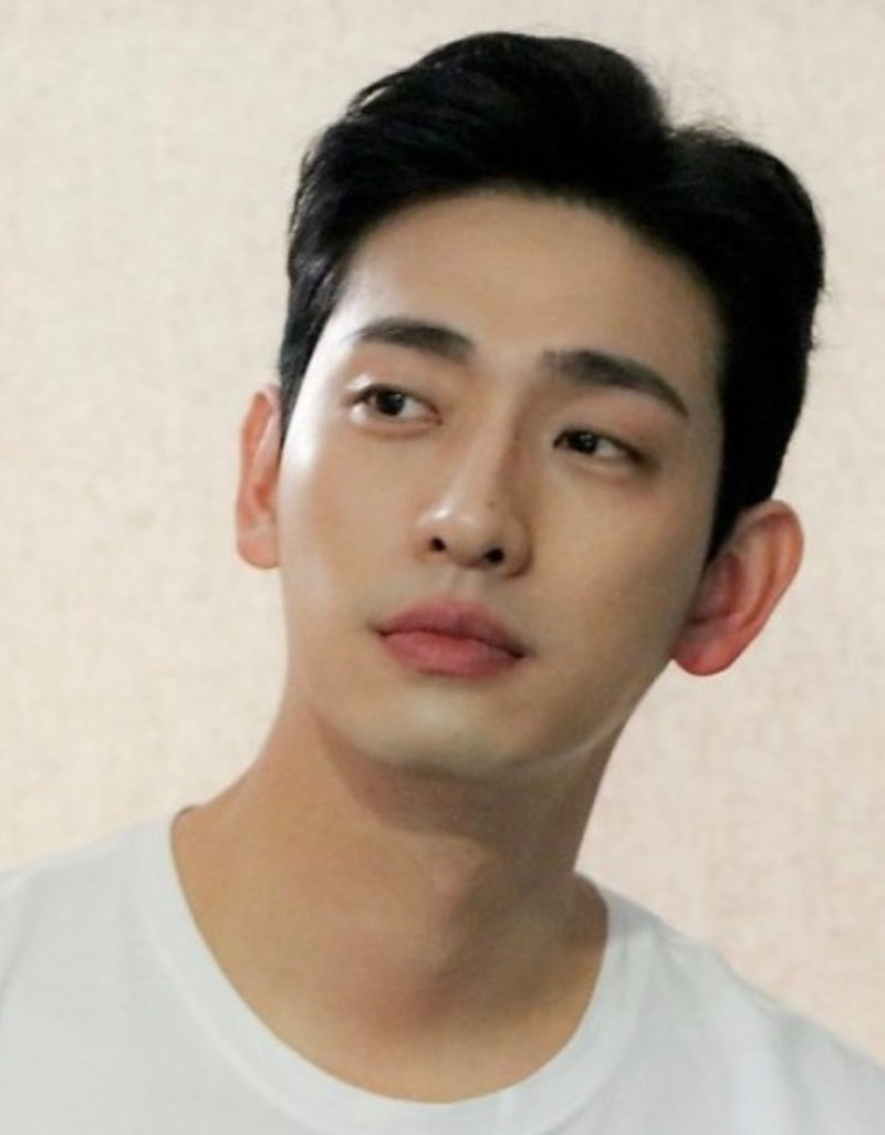 윤박 동상이몽 전참시 본명 나이 프로필 결혼 여자친구 한예종 87년생남자배우 대학가요제출....