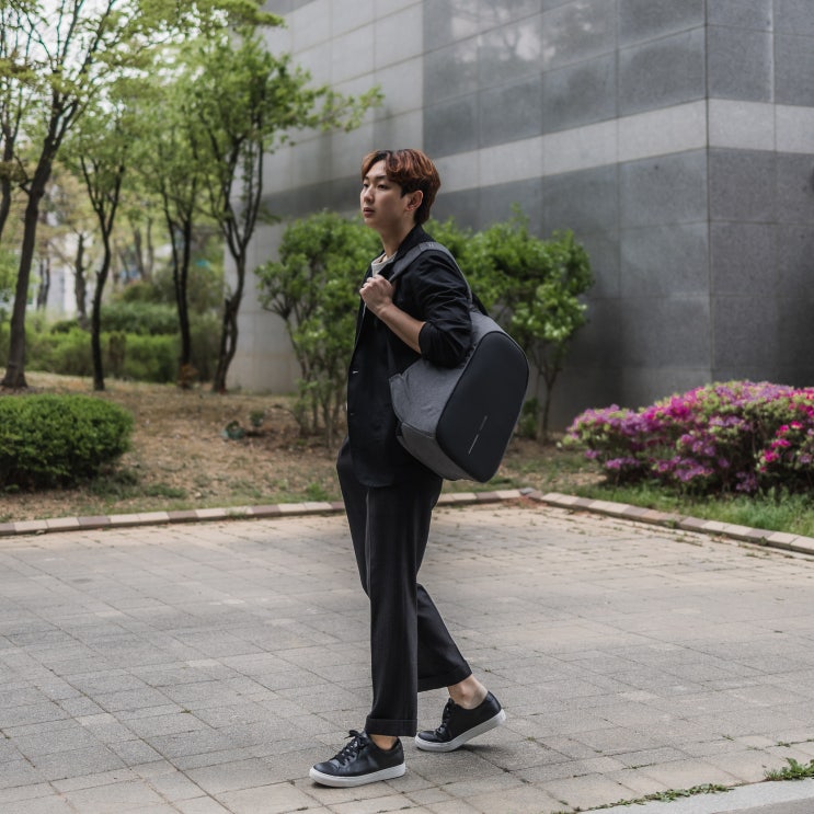  세계 1위 도난방지 가방 브랜드 엑스디디자인, 정장에도 어울리는 남자 여름 15인치 노트북 백팩