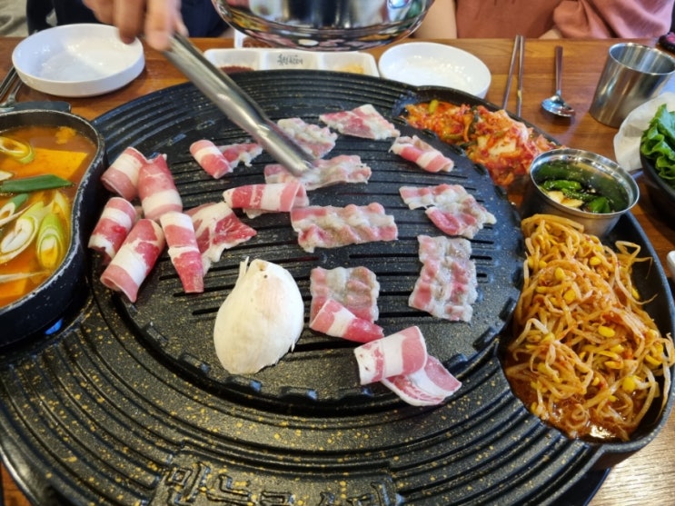 소주한잔. 훔친뒷고기 시흥은계지구점 돼지특수부위 소고기 든든한 한끼 소주한잔. 훔친뒷고기 시흥은계지구점 돼지특수부위 소고기 든든한 한끼