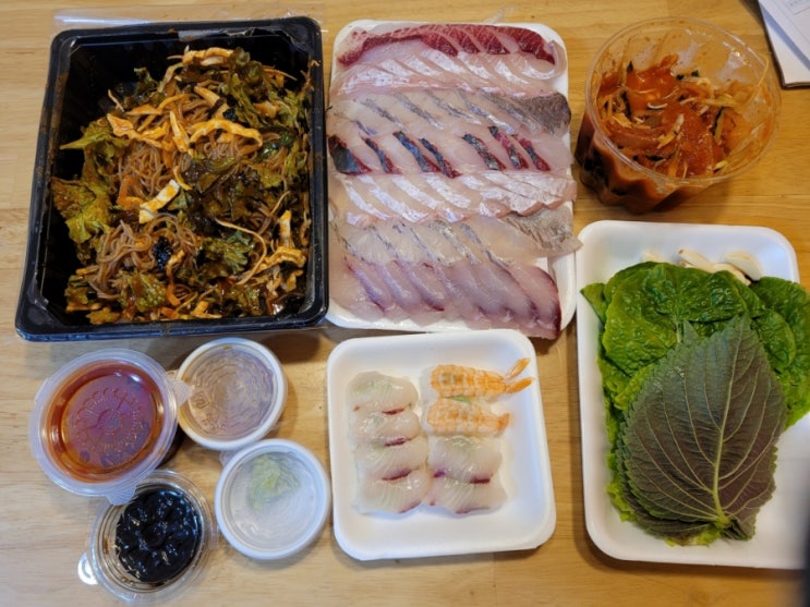  모듬회 청춘횟집 야식 회초밥 물회 막국수 남편 뇌물