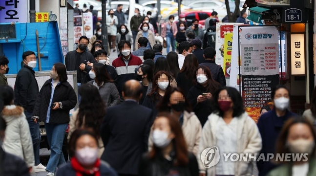 정부, 모임·영업 거리두기 완전해제 검토…야외마스크도 일부만