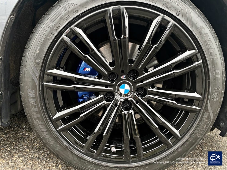 부식도 제거하고...BMW G20 320i 휠수리 후 블랙유광 휠도색 + 블루 캘리퍼 도색