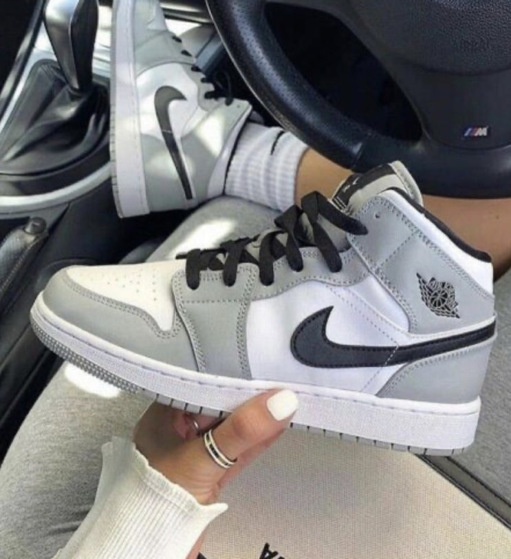  조던 1 미드 라이트 스모크 그레이 Jordan 1 Mid Light Smoke Grey