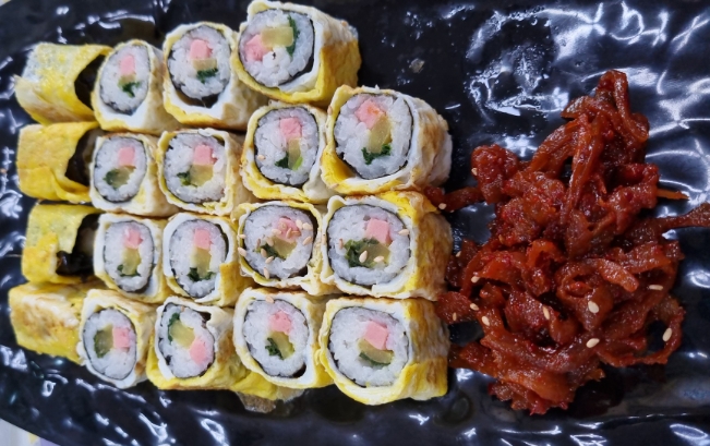 이런 김밥 처음이야 진순자 봉천동 계란말이 김밥 예쁜데 맛도 있어