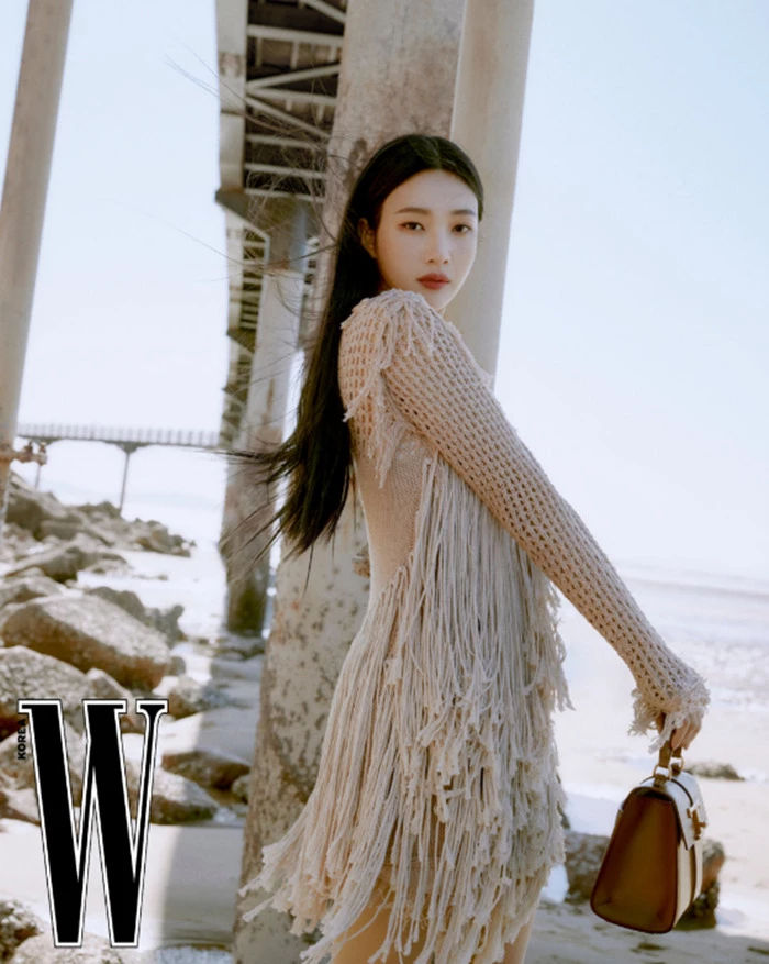 레드벨벳 조이, 여름 화보를 공개하며 한층 물오른 미모를 자랑 "크러쉬가 반할 수 밖에" 레드벨벳 조이, 여름 화보를 공개하며 한층 물오른 미모를 자랑 "크러쉬가 반할 수 밖에"