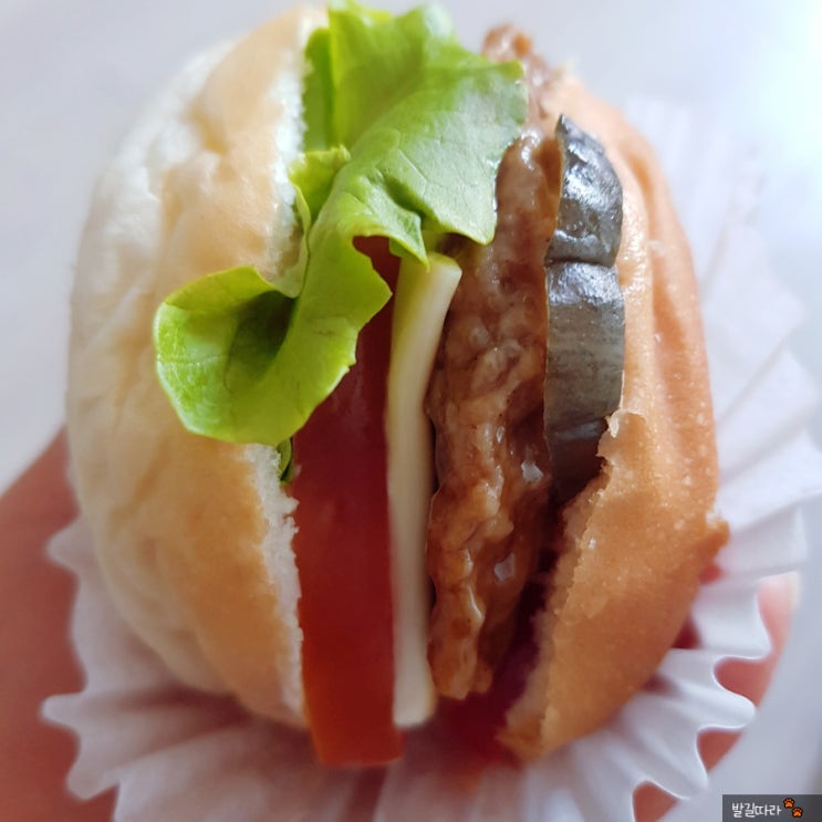  간편한 간식 '한입 쏙 미니 버거' ㅡ 파리바게뜨
