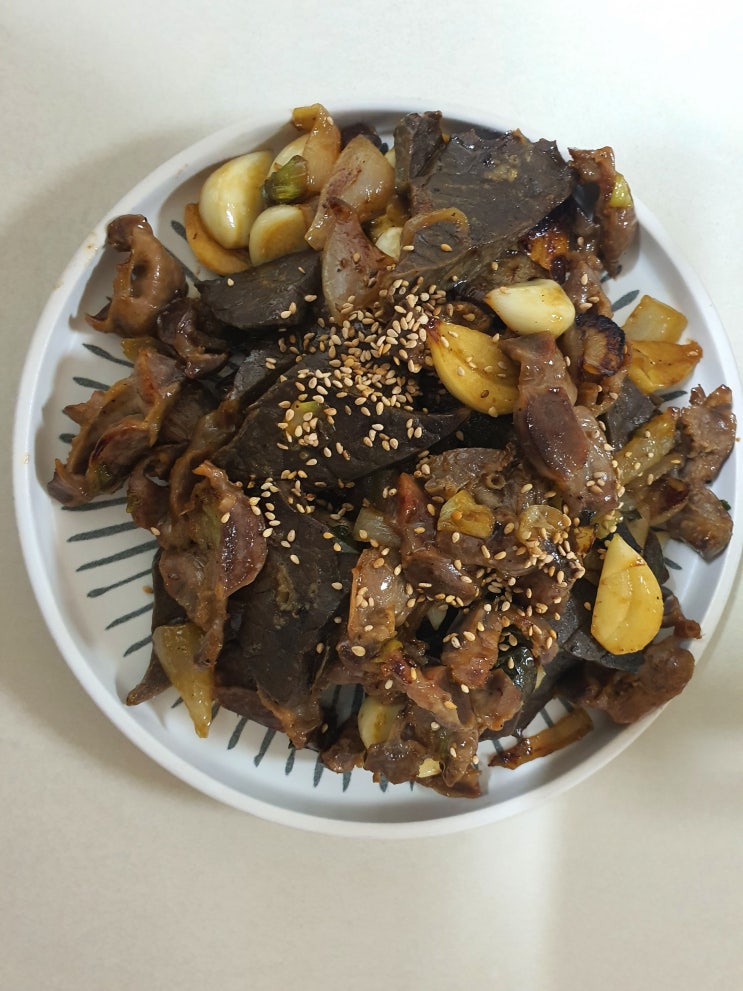  닭똥집 볶음, 소허파 볶음이 만났습니다.