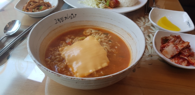 안양 아이에스비즈타워 인근 맛집 고봉민김밥인 돈가스김밥 치즈라면 안양래미안 메가트리아 맛집 덕천마을 안양 아이에스비즈타워 인근 맛집 고봉민김밥인 돈가스김밥 치즈라면 안양래미안 메가트리아 맛집 덕천마을