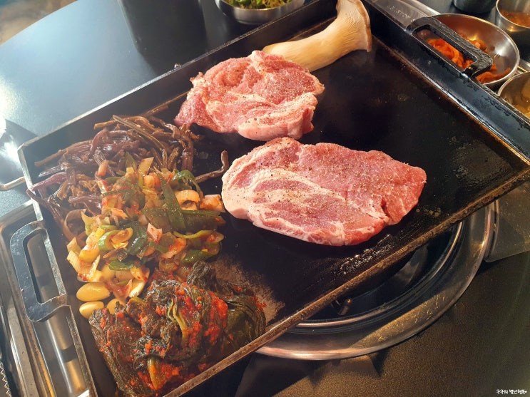  치즈폭탄 볶음밥으로 유명한 "방이돈가" 알목살이 꿀맛! 웨이팅 맛집 인정이야