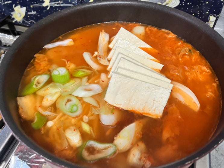  밀키트로 간단하게 만드는 김치찌개
