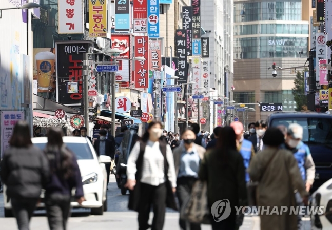 24시간 국밥집 영업하고 팝콘 먹으며 영화보고…일상 돌아온다 24시간 국밥집 영업하고 팝콘 먹으며 영화보고…일상 돌아온다