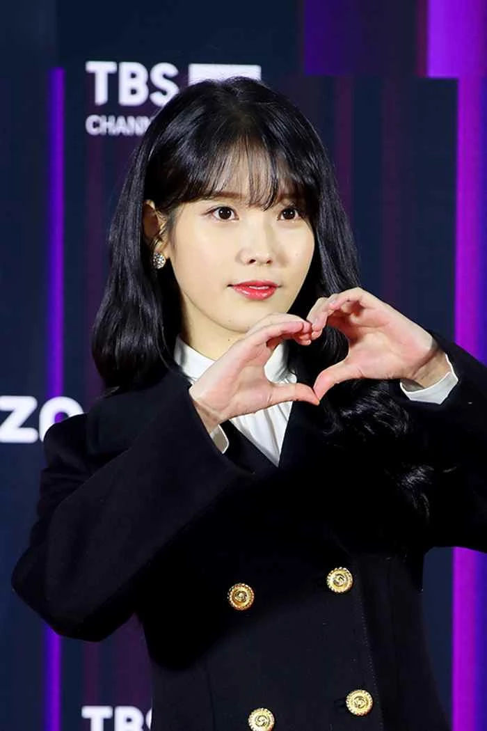 '브로커' 주연으로 출연한 아이유(이지은), 톱 스타들과 칸 국제영화제 초청 소감 전해 '브로커' 주연으로 출연한 아이유(이지은), 톱 스타들과 칸 국제영화제 초청 소감 전해