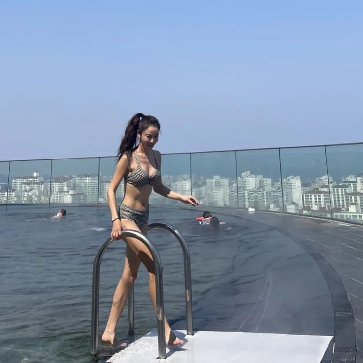 배우 이소연, 하의 실종 패션으로 다리 꼰 채 매력 발산 (ft. 볼륨감 넘치는 탄탄한 몸매) 배우 이소연, 하의 실종 패션으로 다리 꼰 채 매력 발산 (ft. 볼륨감 넘치는 탄탄한 몸매)