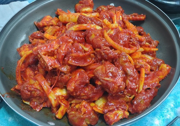  평택 맛집 군계폐계닭, 폐계닭매운양념찜의 매운맛을 계란찜과 치킨무가 중화시켜요